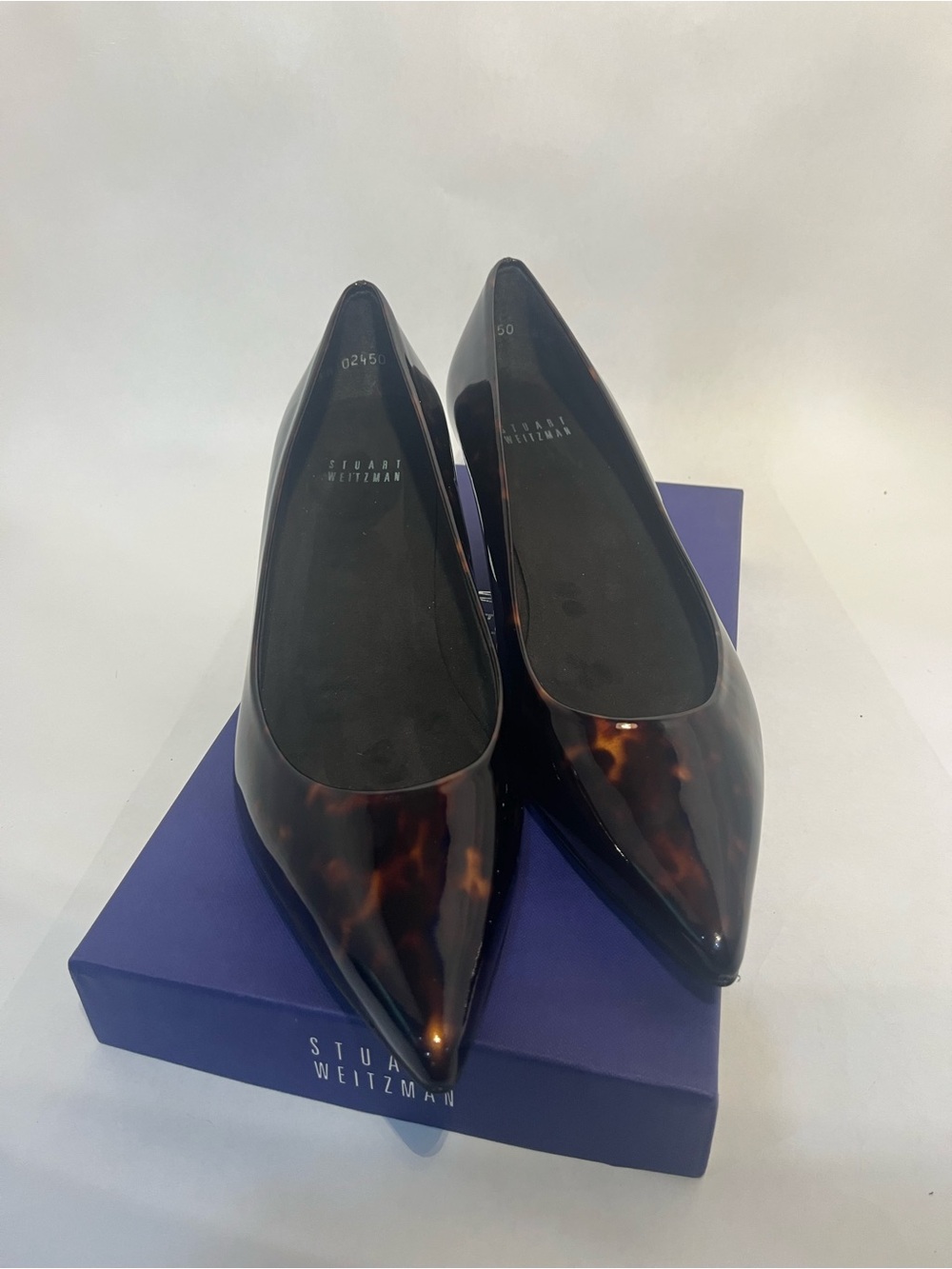 Stuart Weitzman Pointed Toe Tortoiseshell Patent kitten heels (never worn) - Picture 7 of 8